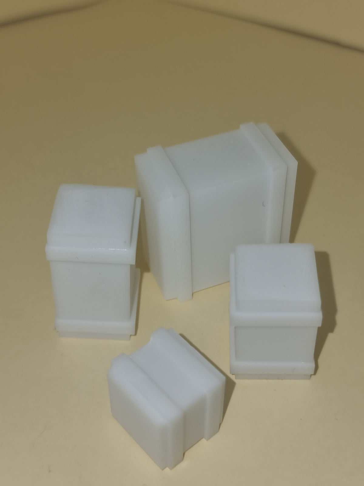 Lot de 4 caisses en bois - échelle 1/32 - Référence B-08-0253