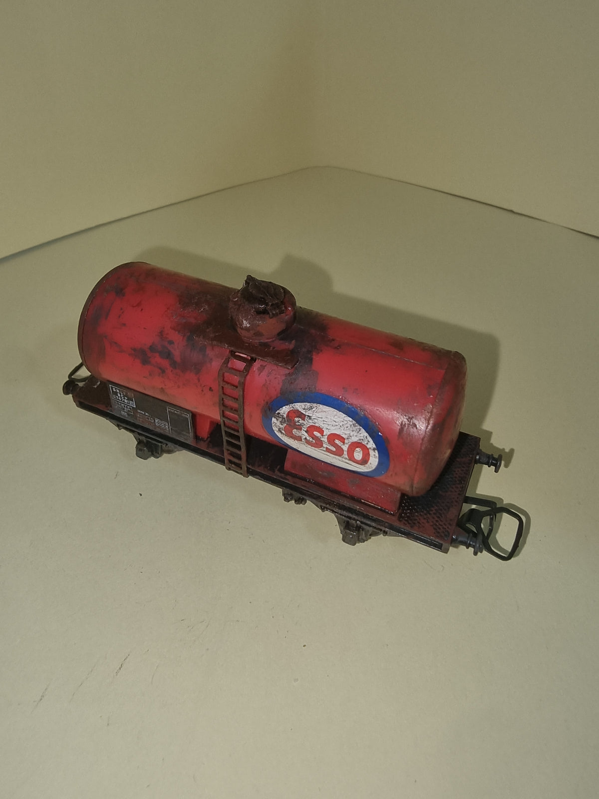 Wagon Citerne ESSO - SNCF - LM Productions - Référence D-15-0776 - Echelle 1/87